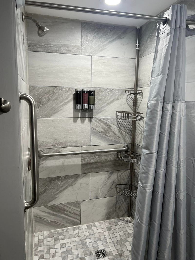 Lexingtons LillyPad (Azure Tides, Lexington Budget Motel) - Web Listing (newer photo)